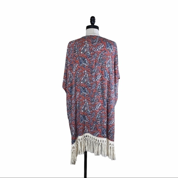 Ambercombie & Fitch paisley kimono with fringe - Picture 6 of 9